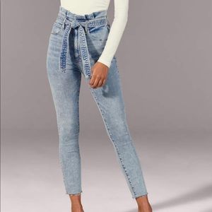 NWT A&F High Rise Paperbag Waist Jeans